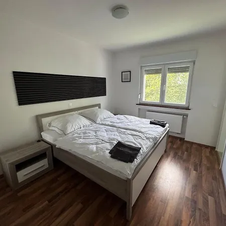 Großzügige Mit Terrasse Und 2 Badezimmern Apartment Zweibrücken
