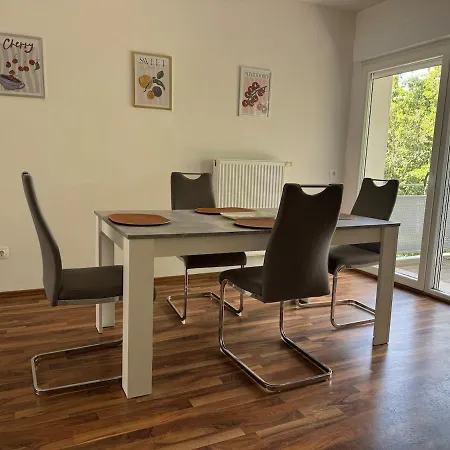 Apartment Großzügige Mit Terrasse Und 2 Badezimmern