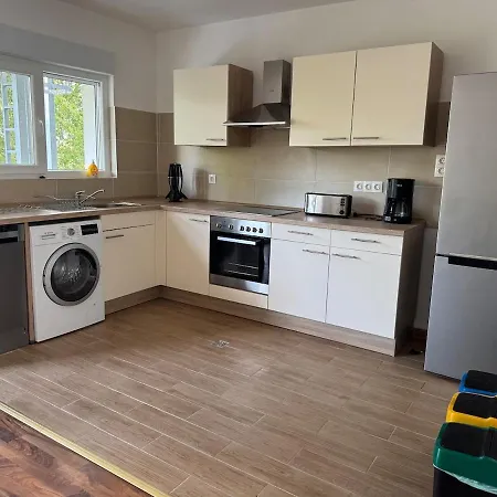 Großzügige Mit Terrasse Und 2 Badezimmern Apartment Zweibrücken