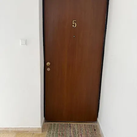 Großzügige Mit Terrasse Und 2 Badezimmern *