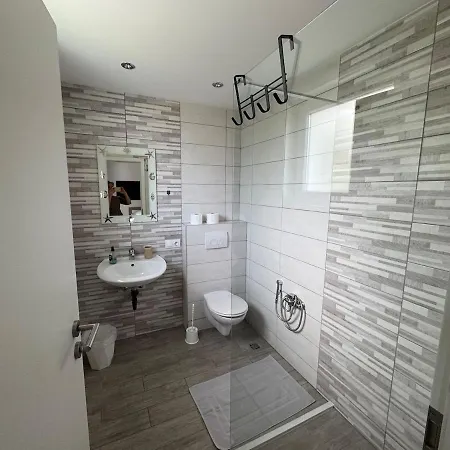 Apartment Großzügige Mit Terrasse Und 2 Badezimmern