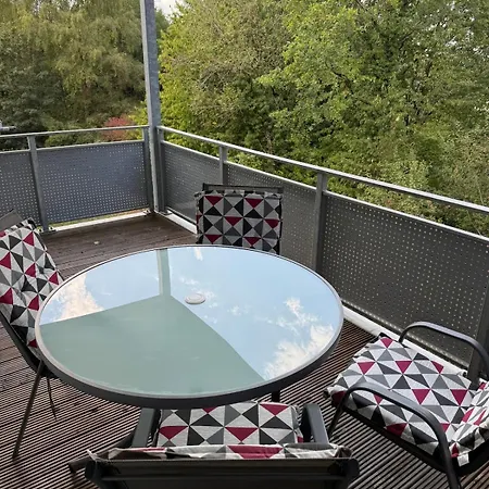 Großzügige Mit Terrasse Und 2 Badezimmern
