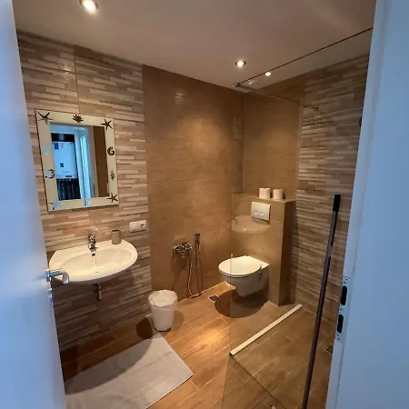 Großzügige Mit Terrasse Und 2 Badezimmern Apartment Zweibrücken